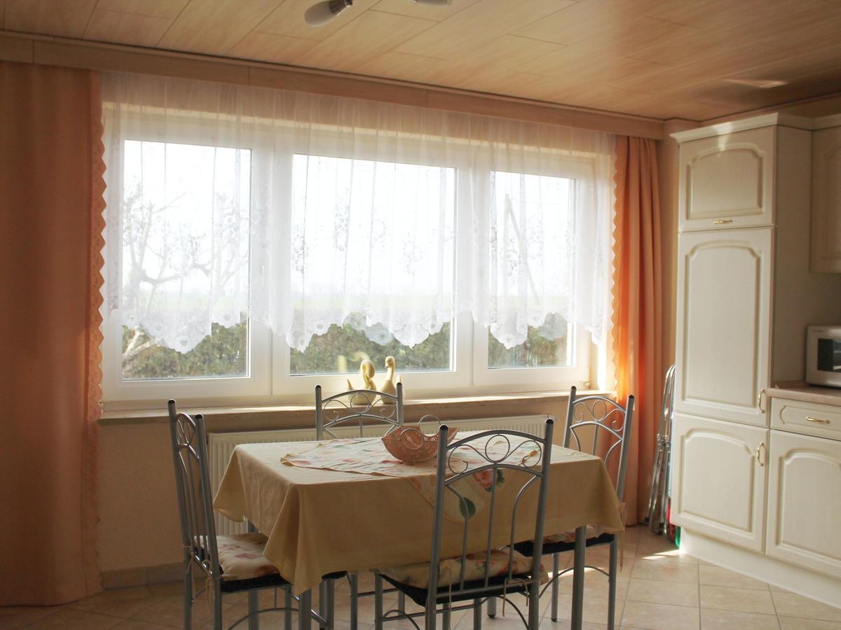 Comfy Farmhouse In Brusow With Garden Kröpelin Exterior foto